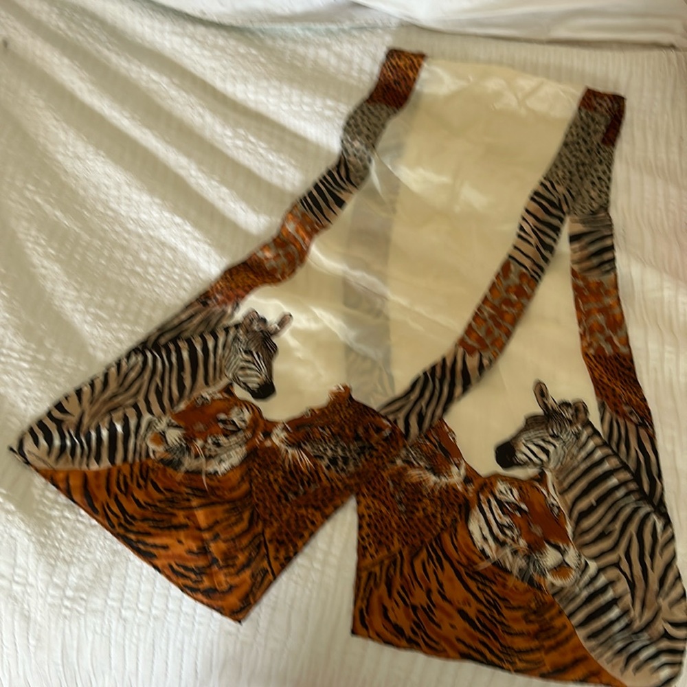 WILDLIFE (Lion, Tiger, Zebra) SILK SCARF 50X10 by LIZ CLAIBORNE- Cream